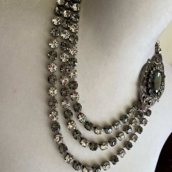 VINTAGE 3 Strand Smoky Gray Clear Crystals Silver Filigree Medallion Necklace - Picture 3 of 16